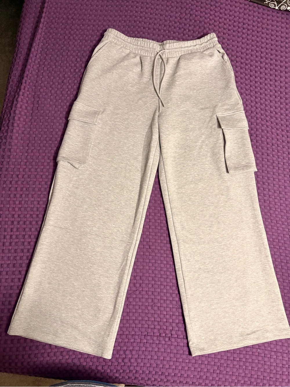 Scoop Light Gray Wide-Leg Cargo Sweatpants with Drawstring Waist